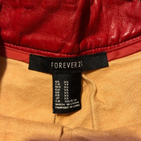 forever 21 red leather pleather pleated skirt XS - Picture 3 of 3